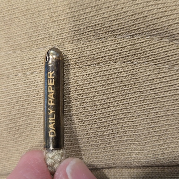 DAILY PAPER MEN'S SCRIPT LOGO SHORT IN TWILL BEIGE. SIZE X-LARGE. - Picture 8 of 11